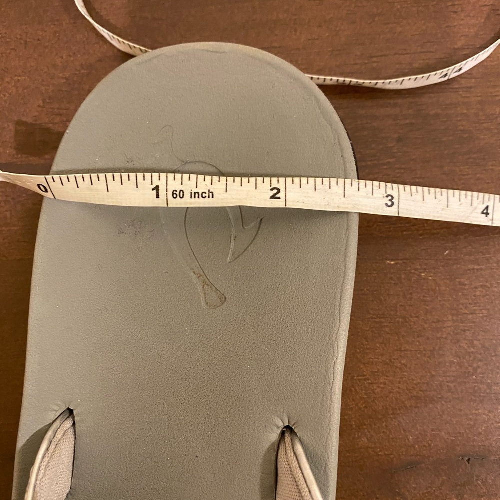 Olukai Ho‘ōpio Girls Flip Flops - Picture 8 of 10